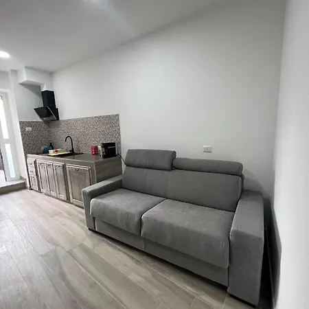 Rossella Silver House 아파트 민투르노